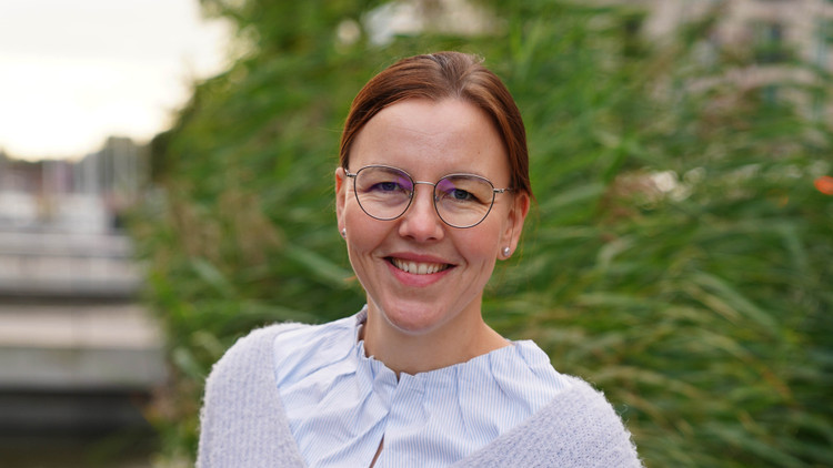  Top-Thema Smart Retail:<br><br>Ina Runge, Leiterin Digitalisierung der lokalen Wirtschaft<br><a href="mailto:i.runge@kiel-marketing.de">i.runge@kiel-marketing.de</a><br>Tel.: <a href="tel: +04316791061">0431-6791061</a><br> 