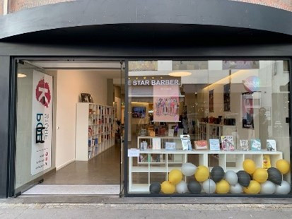 Magazin der Ausstellung "Umkleiden"