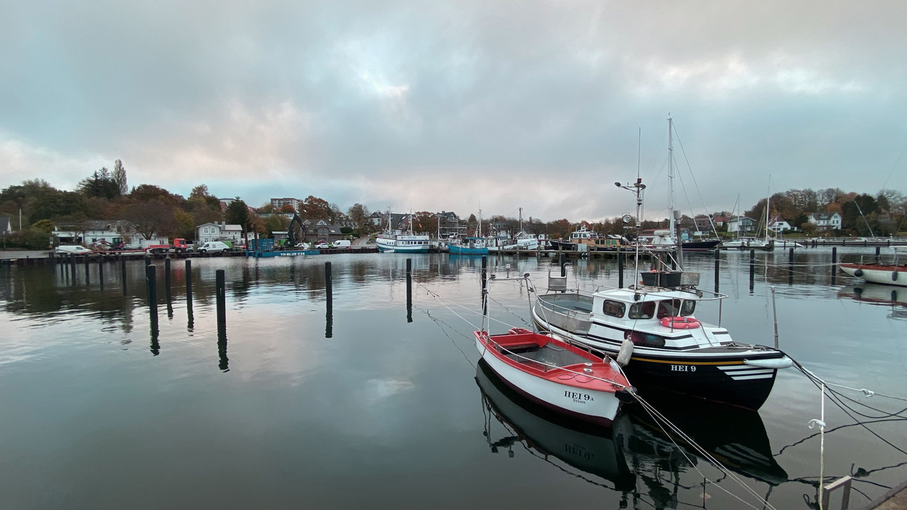 Hafen Möltenort mit Fischerbooten