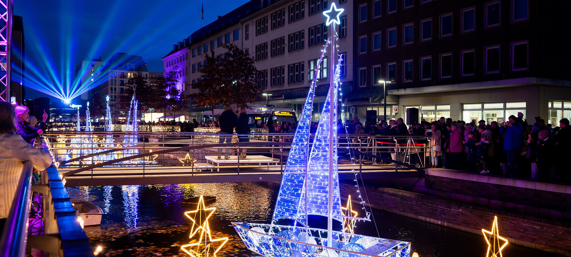 Holstenfleet mit Winterbeleuchtung