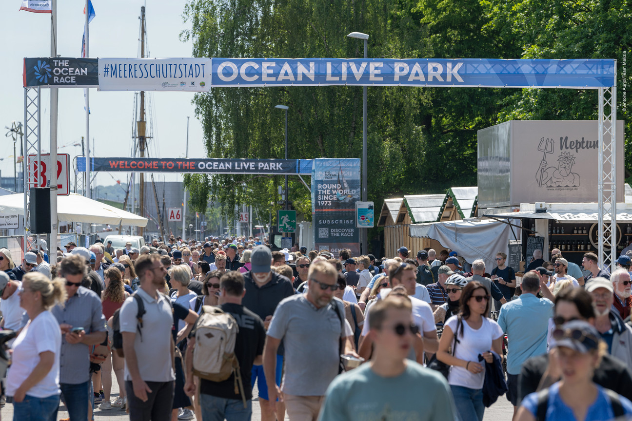 Visitors in the Ocean Live Park