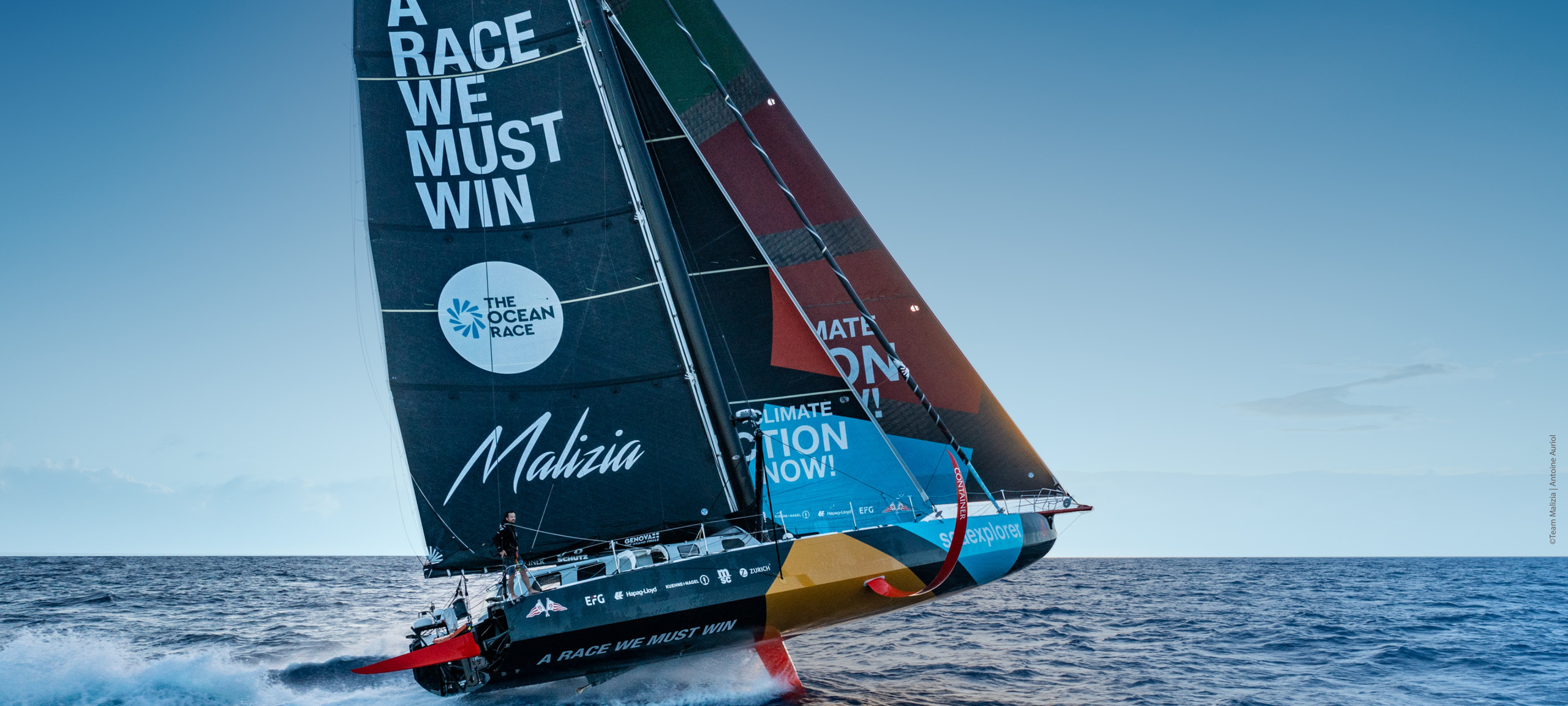 Segelboot vom Team Malizia während des The Ocean Race 2023