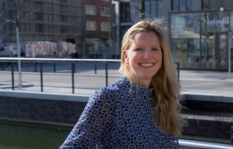  Gesamtkonzeption und -koordination<br><br>Janine Streu, Leiterin Zentrenentwicklung<br>j<a href="mailto:j.streu@kiel-marketing.de">.streu@kiel-marketing.de</a><br>Tel.: <a href="tel: +04316791061">0431-6791059</a><br> 