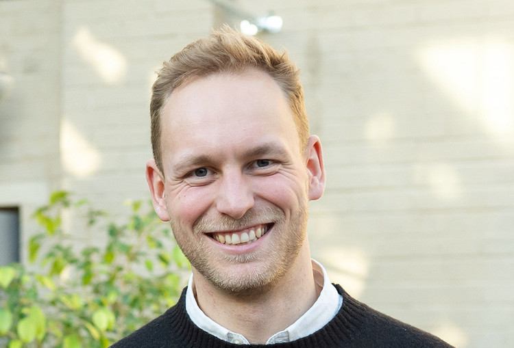  Jonas Godau<br><br>Innenstadt-Manager<br> <br><a href="mailto:j.godau@kiel-marketing.de" title="mailto:j.streu@kiel-marketing.de">j.godau@kiel-marketing.de</a> <br>Tel.: <a href="tel:+494316791059">+49 431 6791058</a>