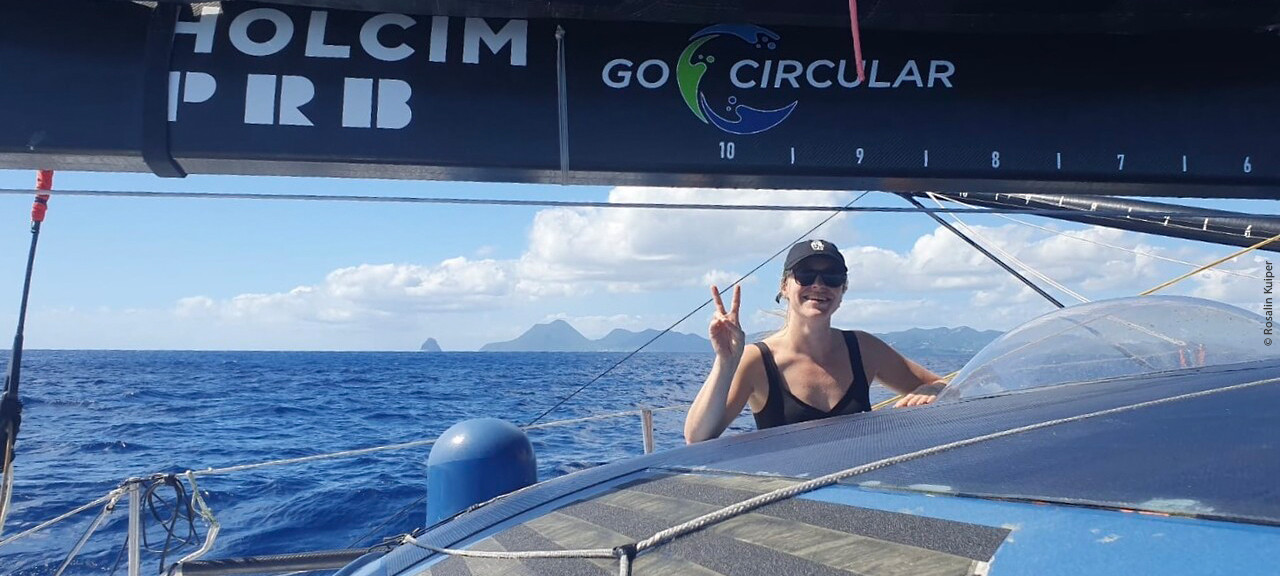 Die Seglerin Rosalin Kuiper an Bord eines Segelschiffs