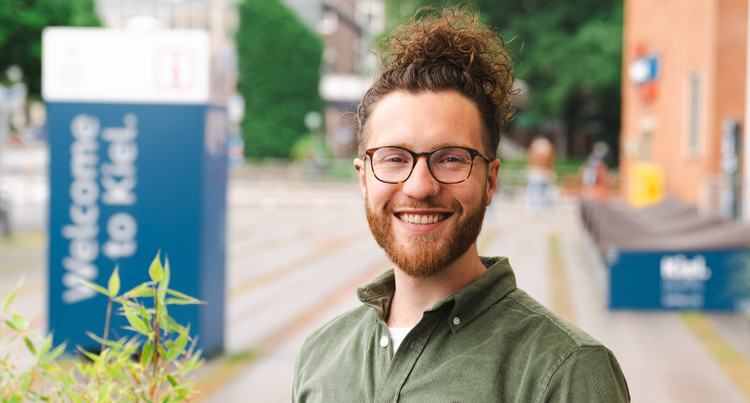  Luca Krüger<br><br>Quartiersmanager Innenstadt<br><br><a href="mailto:l.krueger@kiel-marketing.de">l.krueger@kiel-marketing.de</a> <br>Tel.: +49 431 6791037
