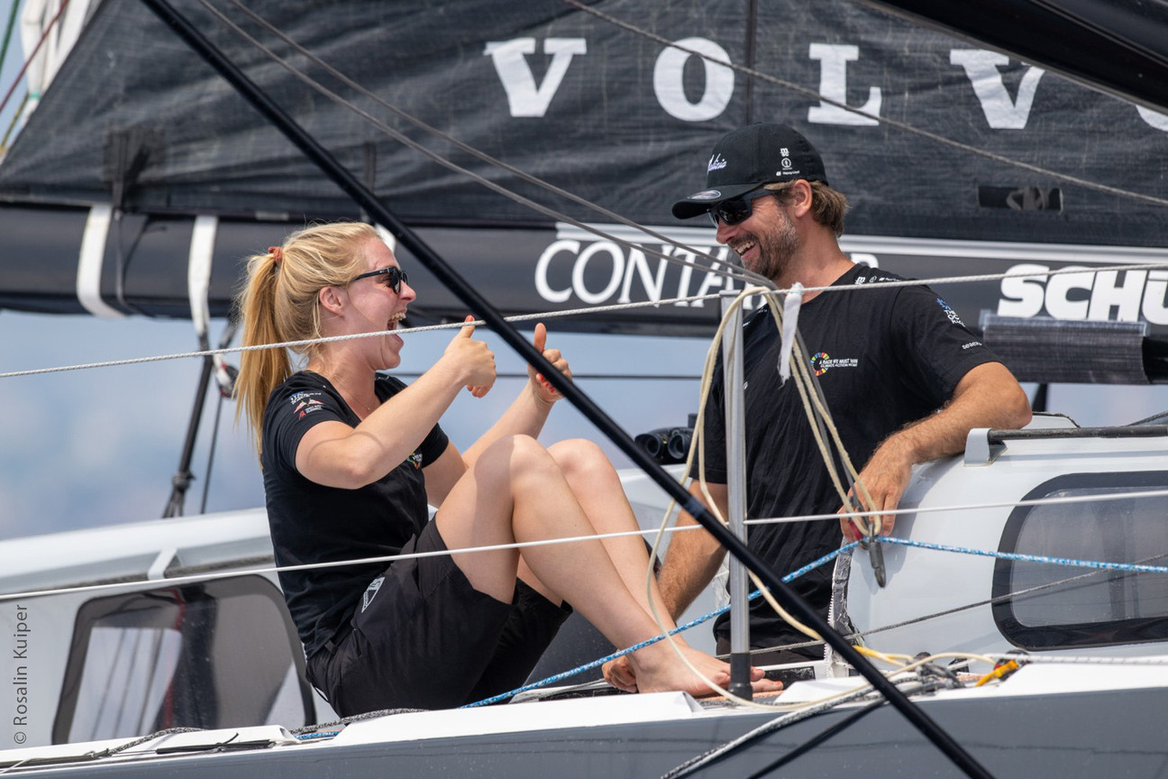 Rosalin und Boris an Bord eines Segelschiffs