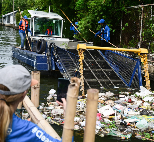 an everwave boat collecting plastic rubbish