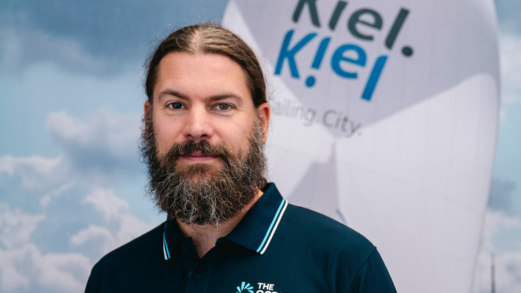  Jonathan Hartmann<br>Division Manager Sailing & Business<br><a href="tel:0431-9012987">Tel.: +49 431 - </a>9012985 <br>Mail: <a href="mailto:j.hartmann@kiel-marketing.de">j.hartmann@kiel-marketing.de</a>